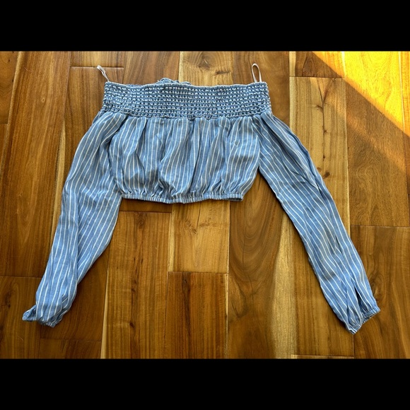 Lulu’s Crop Top - Picture 3 of 4